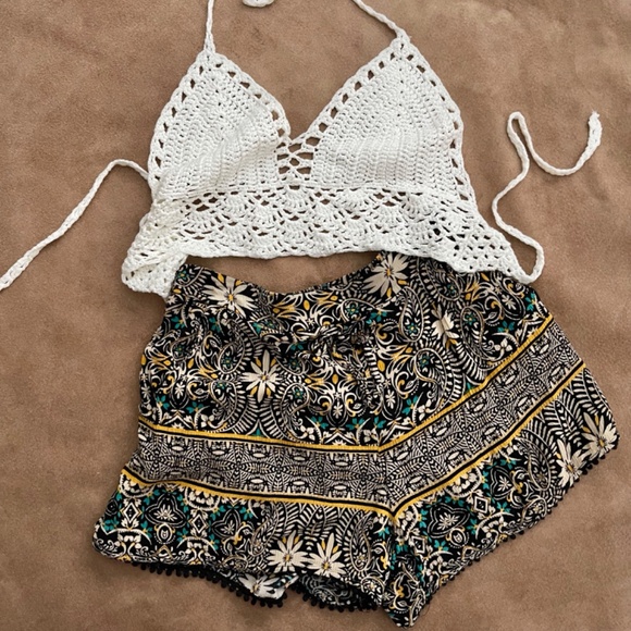 Xhilaration Pants - Xhilaration Floral Lightweight Shorts Size Small and Soft Crochet Bralette